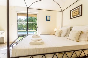 Villa Prestige Collection Lac 4 pièces 8 personnes | เครื่องนอนระดับพรีเมียม, เตารีด/โต๊ะรีดผ้า, เปล/เตียงเด็กอ่อน (ฟรี)