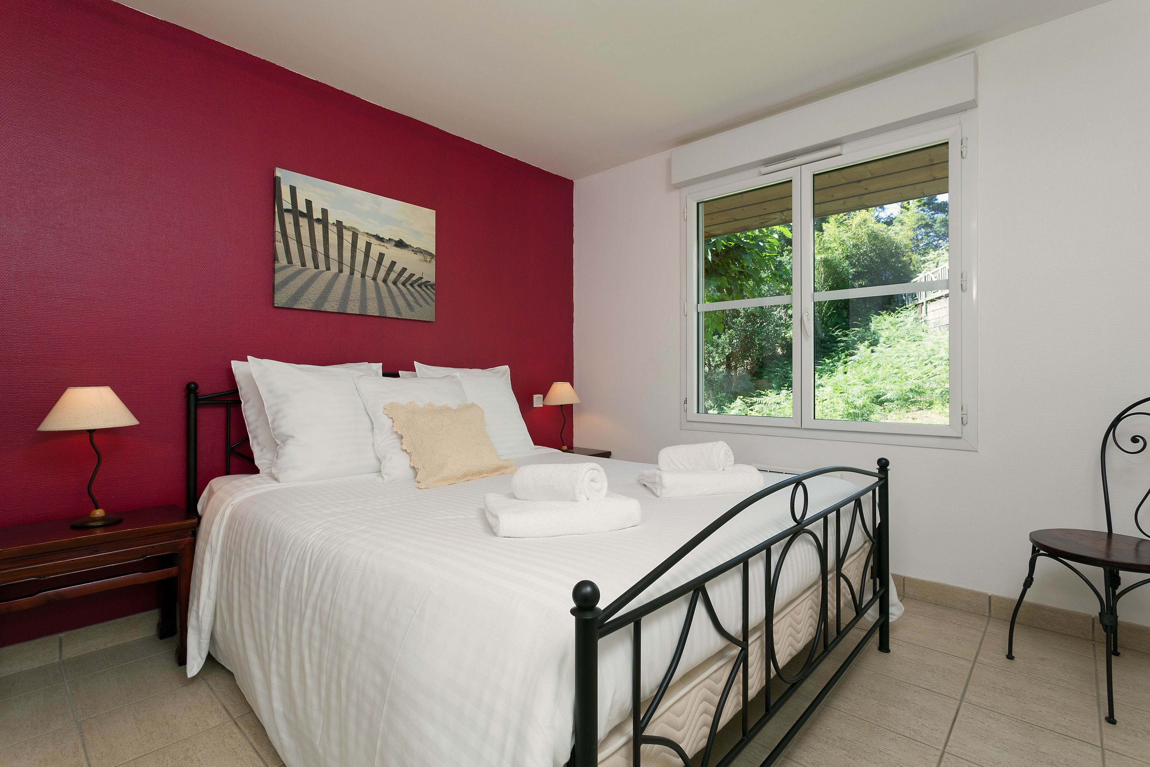 Premium bedding, iron/ironing board, free cots/infant beds, free WiFi