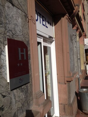 Property entrance - Amadeus Hôtel (Sarreguemines)