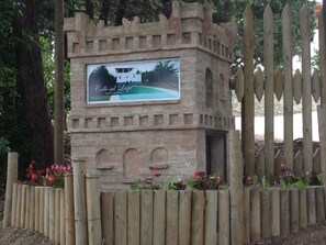 A stone structure with a sign advertising 'Colle sul Lago' and 'Agritourism'. - Colle Sul Lago (Cingoli)