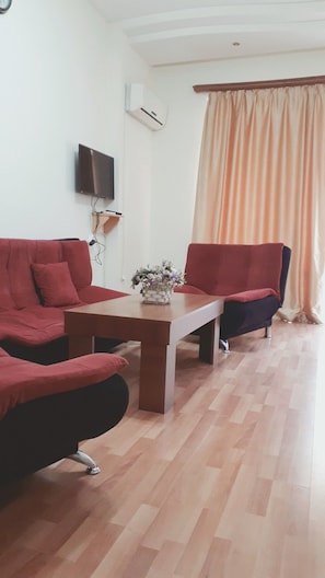 Standard Double Room | Desk, iron/ironing board, free WiFi, bed sheets - Hotel Rio (Tbilisi)