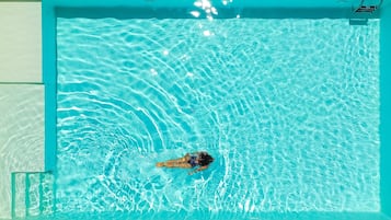 Sæsonbestemt udendørs pool, tagterrassepool, parasoller, liggestole