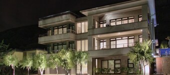 Selkirk House