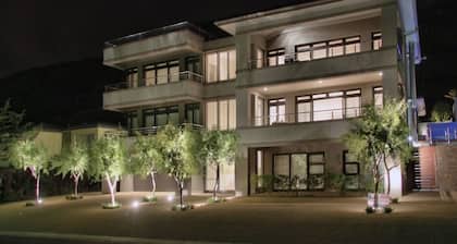 Selkirk House