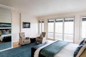 Ropa de cama de alta calidad, minibar, caja fuerte