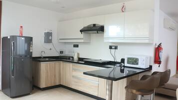 Fridge, microwave, stovetop, coffee/tea maker