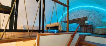 THE NAVEL OF THE MOUNTAIN - LOFT STUDIO APARTMENT