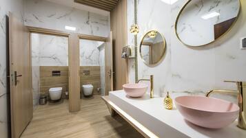 Douche, serviettes fournies