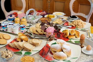 Tägliches inbegriffenes Frühstücksbuffet