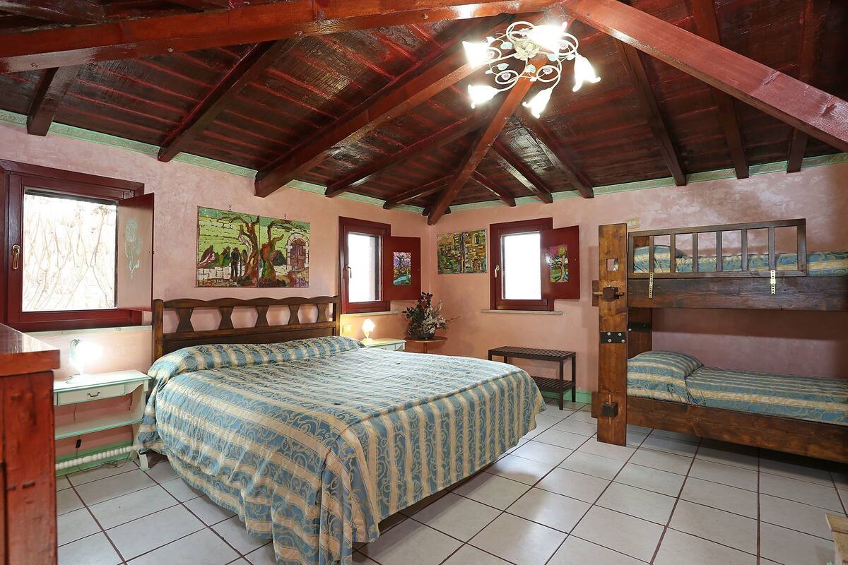 Habitación cuádruple | Wifi gratis y ropa de cama