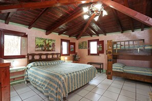 Quadruple Room | Free WiFi, bed sheets - Country House Fam Polucci Cave (Cave)