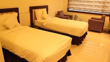 Habitación doble Deluxe, 1 cama matrimonial, baño privado | Ropa de cama de alta calidad, escritorio, insonorización y wifi gratis