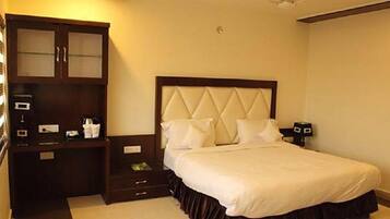 Deluxe Double Room, 1 Double Bed, Private Bathroom | Premium bedding, desk, iron/ironing board, free WiFi
