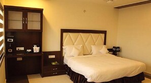 Deluxe Double Room, 1 Double Bed, Private Bathroom | Premium bedding, desk, soundproofing, free WiFi