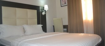 Mac Dove Lounge & Suites ltd