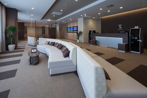 Lobby lounge - Y's Hotel Asahikawa Ekimae (Asahikawa)