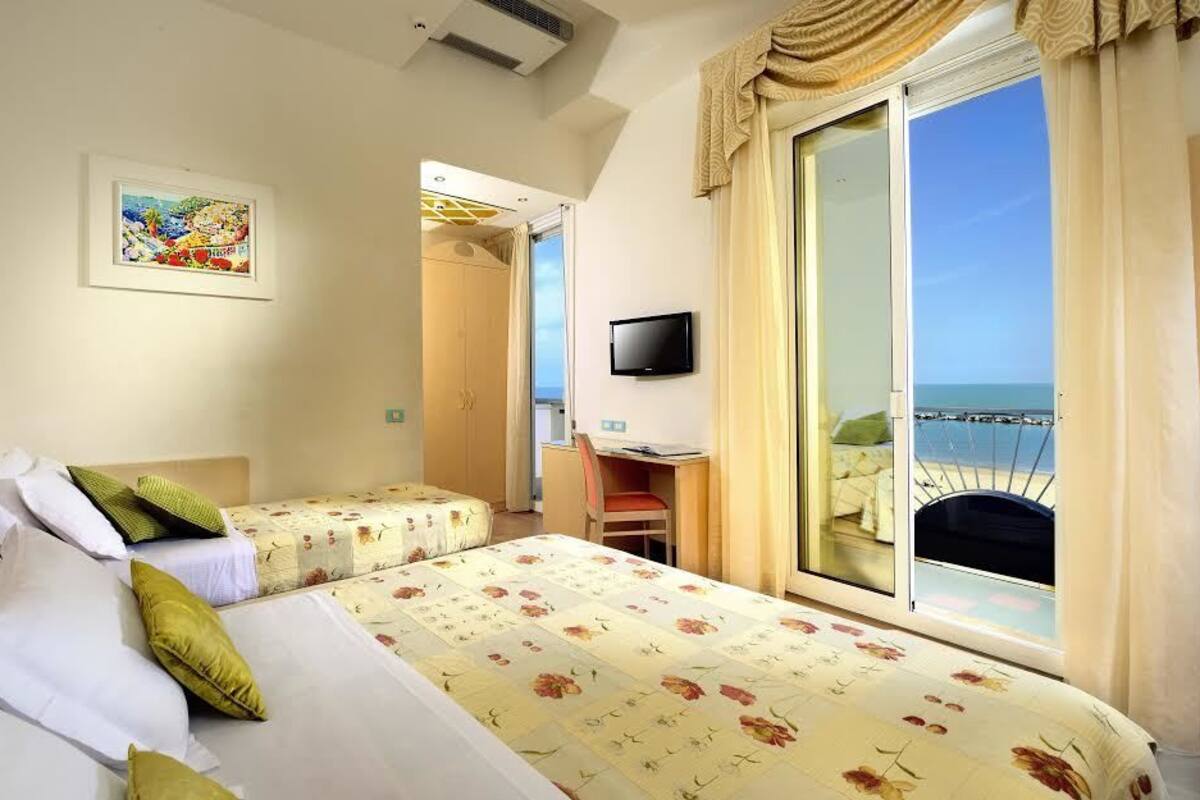 Minibar, in-room safe, soundproofing, free WiFi