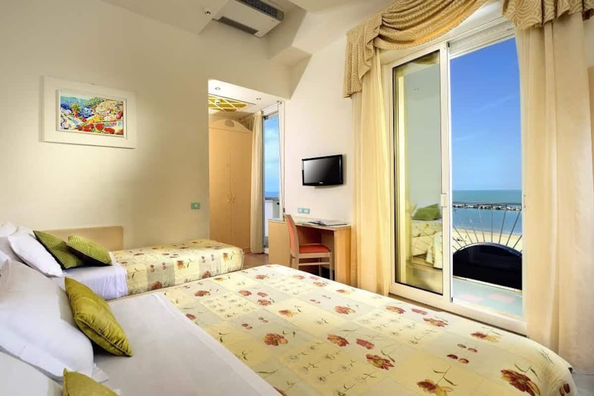 Minibar, in-room safe, soundproofing, free WiFi