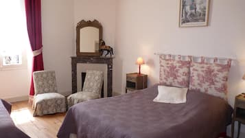 Desk, cribs/infant beds, free WiFi