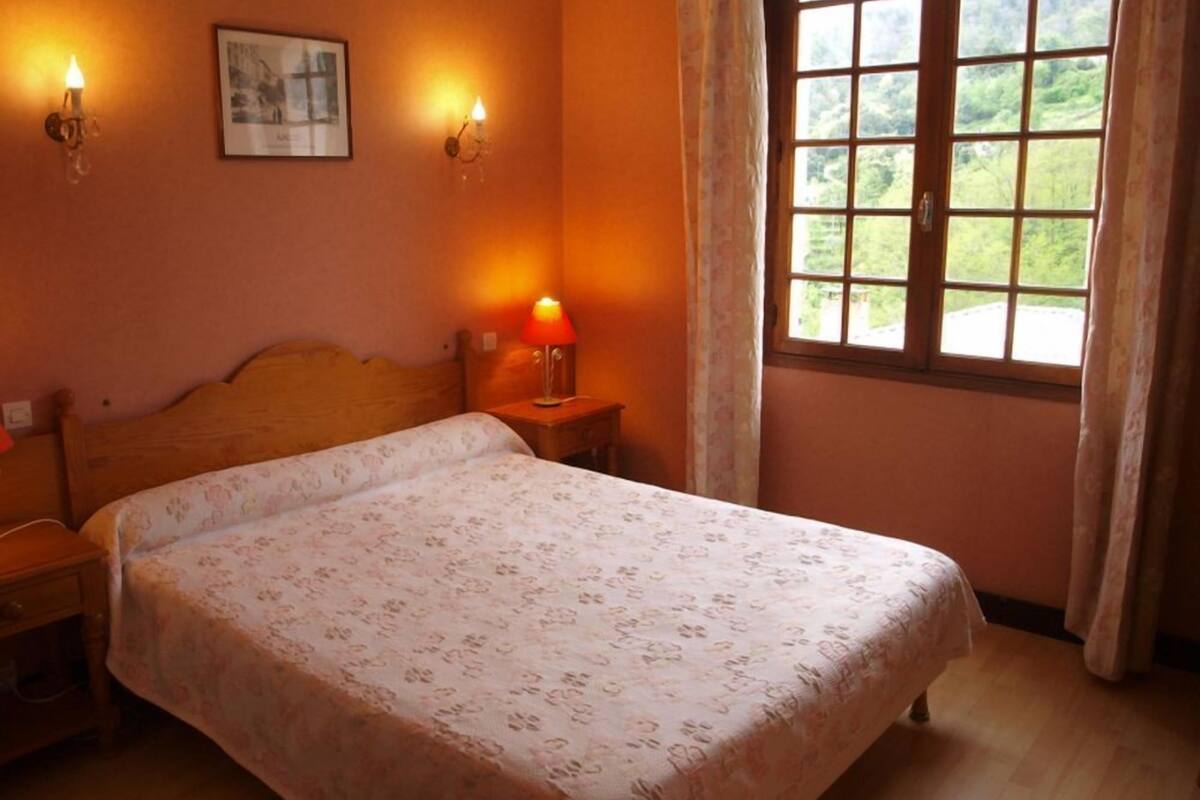 Doppel- oder Zweibettzimmer
