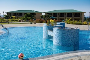Outdoor pool - Corbett The Baagh Spa & Resort (Ramnagar)
