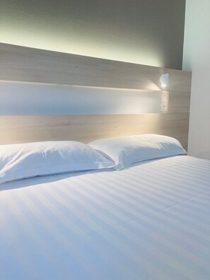 Superior Double Room | Desk, laptop workspace, blackout drapes, iron/ironing board - Hôtel Restaurant L’Eskemm *** St Brieuc-Trégueux (Tregueux)