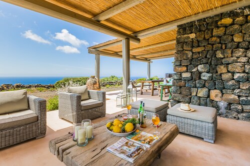 Neue Struktur mit 3 Dammusi, Infinity-Pool und atemberaubendem Meerblick