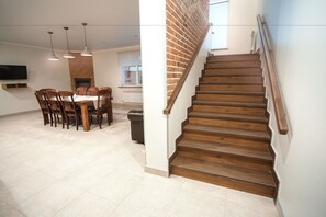 Superior huis, 2 slaapkamers | Luxe beddengoed, een bureau, geluiddichte muren