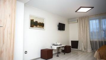 Premium bedding, desk, soundproofing