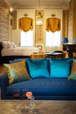 Suite, 1 King Bed, Balcony (Queens suite) | Minibar, in-room safe, individually decorated, individually furnished - Cabosse, Boutique Palace & Spa (Antwerp)
