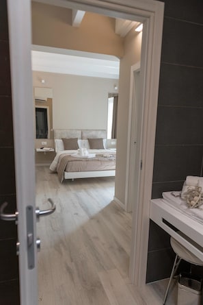 View from room - Aurora ApartHotel (Peschiera del Garda)