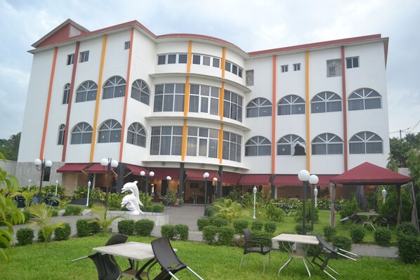 Front of property - Le Jardin d'eden 2 (Abidjan)