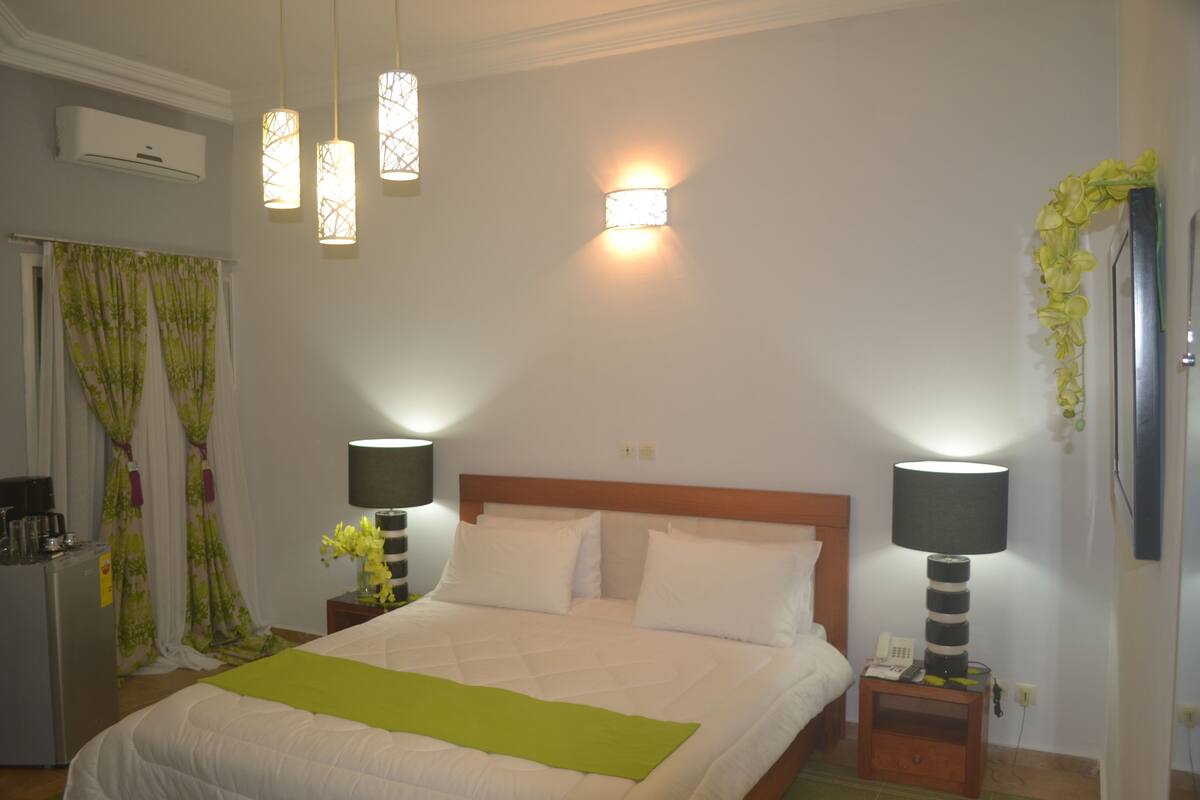 Chambre Confort, 1 chambre, non-fumeurs, vue ville | Literie de qualité supérieure, Wi-Fi gratuit