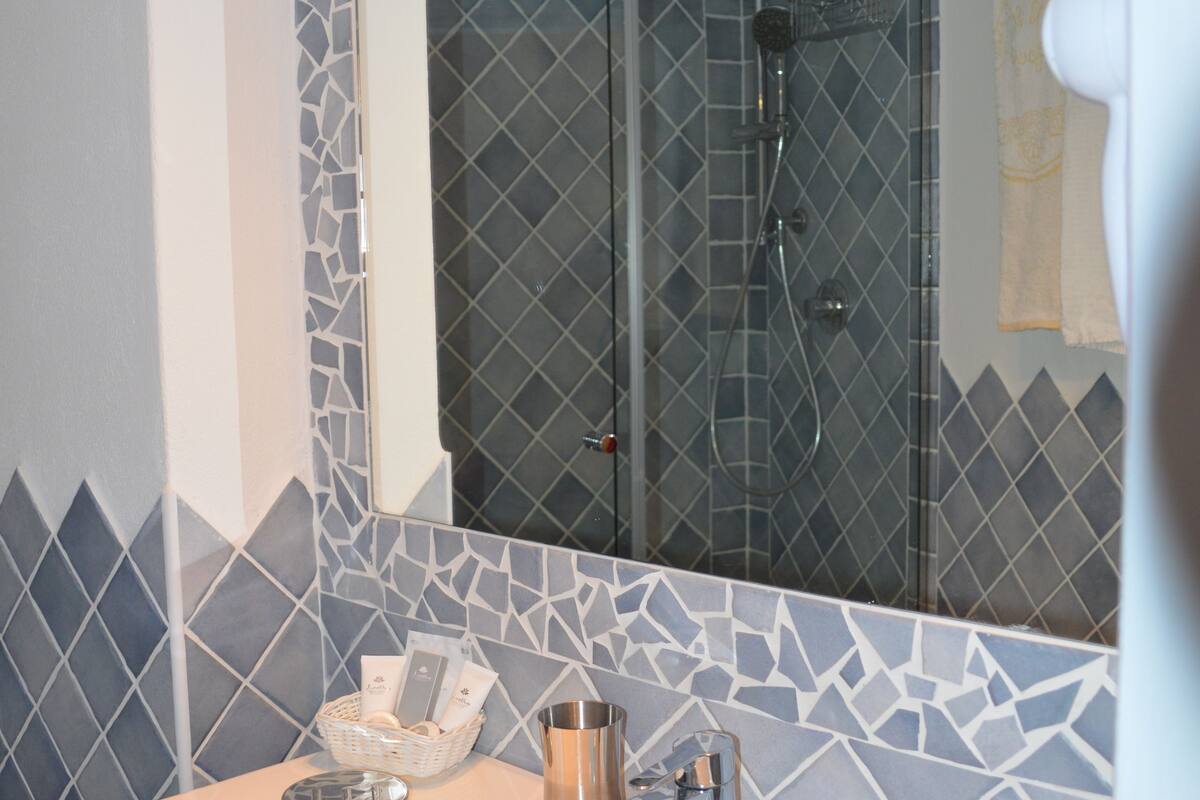 classic triple room, hill view | bathroom | shower, free toiletries, bidet, towels