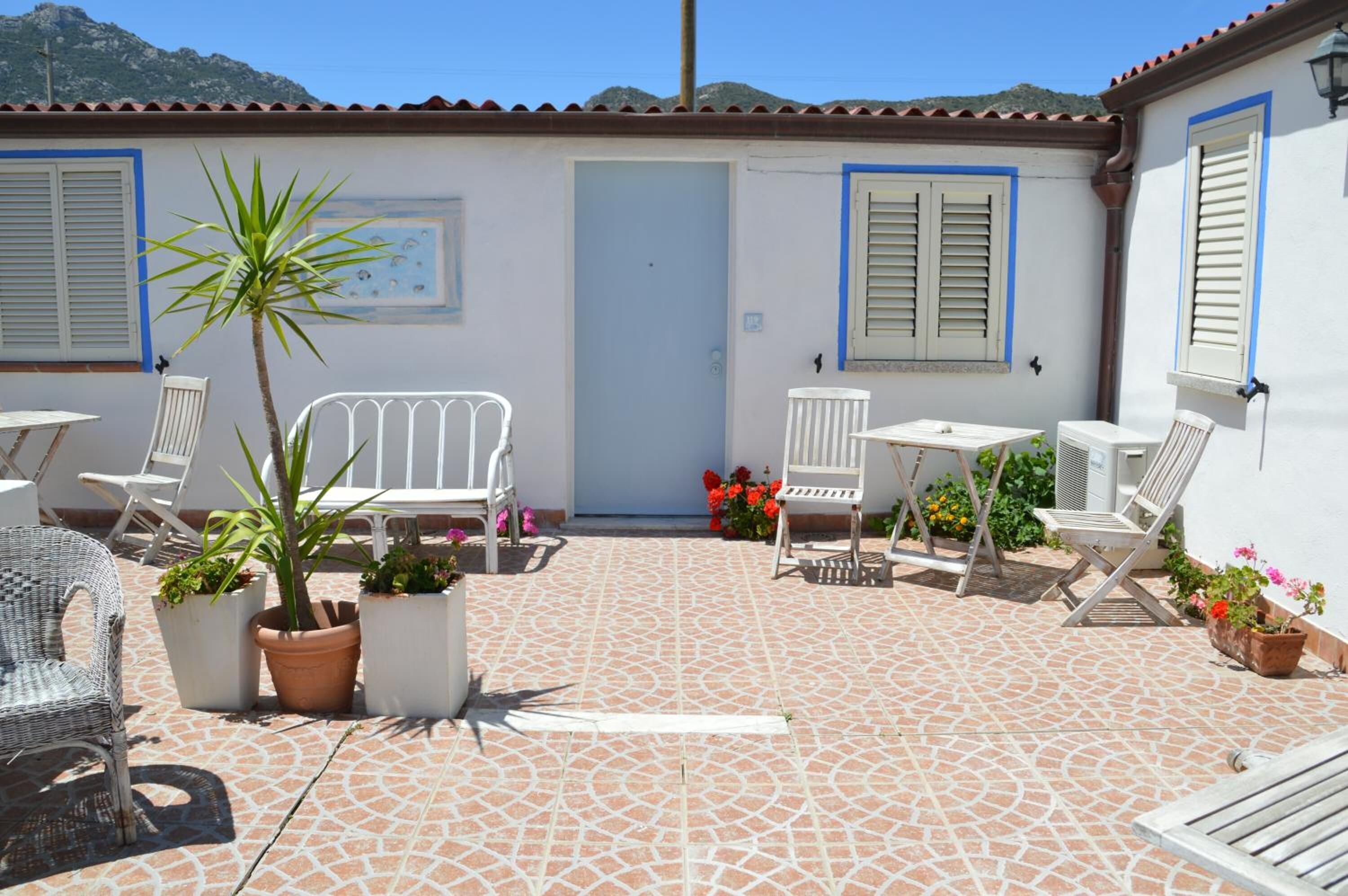 classic triple room, hill view | garden view