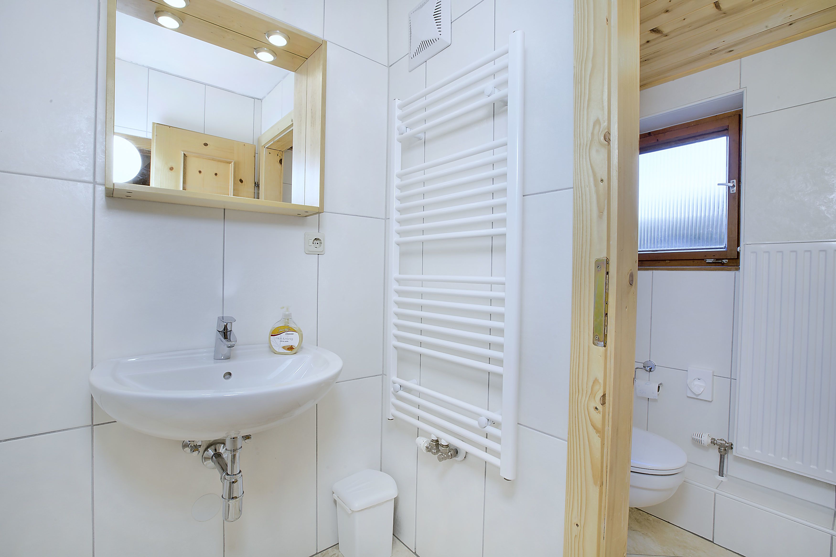 Standard Condo, 3 Bedrooms, Non Smoking, Slope side (+150 EUR Cleaning Fees) | Kemudahan bilik mandi | Pancuran mandi, pengering rambut, tuala disediakan 