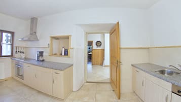 Standard Condo, 3 Bedrooms, Non Smoking, Slope side (+125 EUR Cleaning Fees) | Private kitchen | Fridge, microwave, stovetop, dishwasher