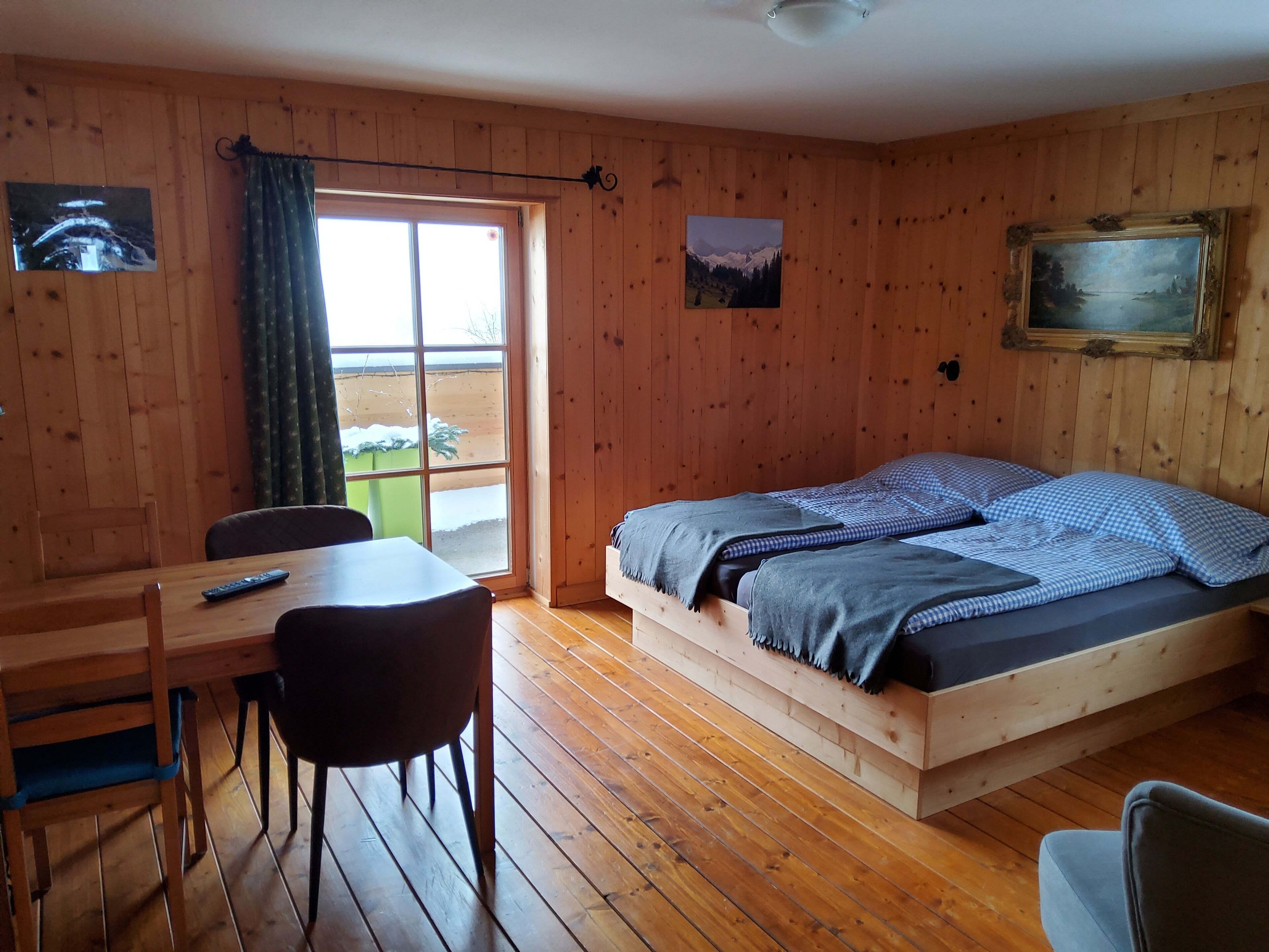 Classic Apartment, 1 Queen Bed, Slope side | 1 bedroom, individually decorated, individually furnished, desk