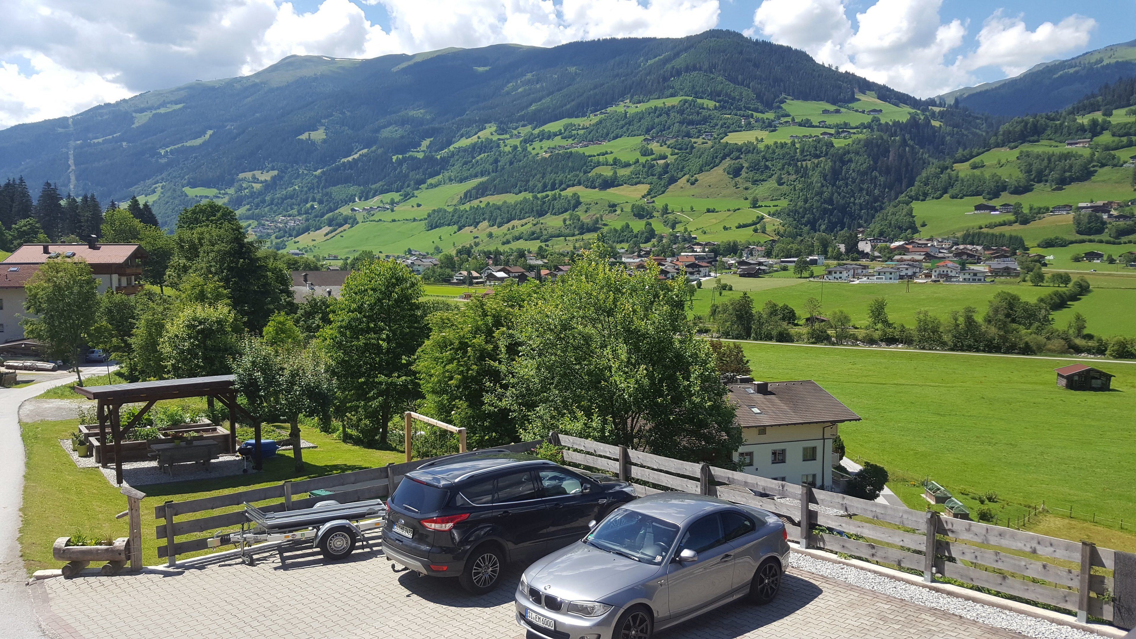 Basic Studio, 1 Queen Bed, Mountain View, Slope side | Parking | Free self parking