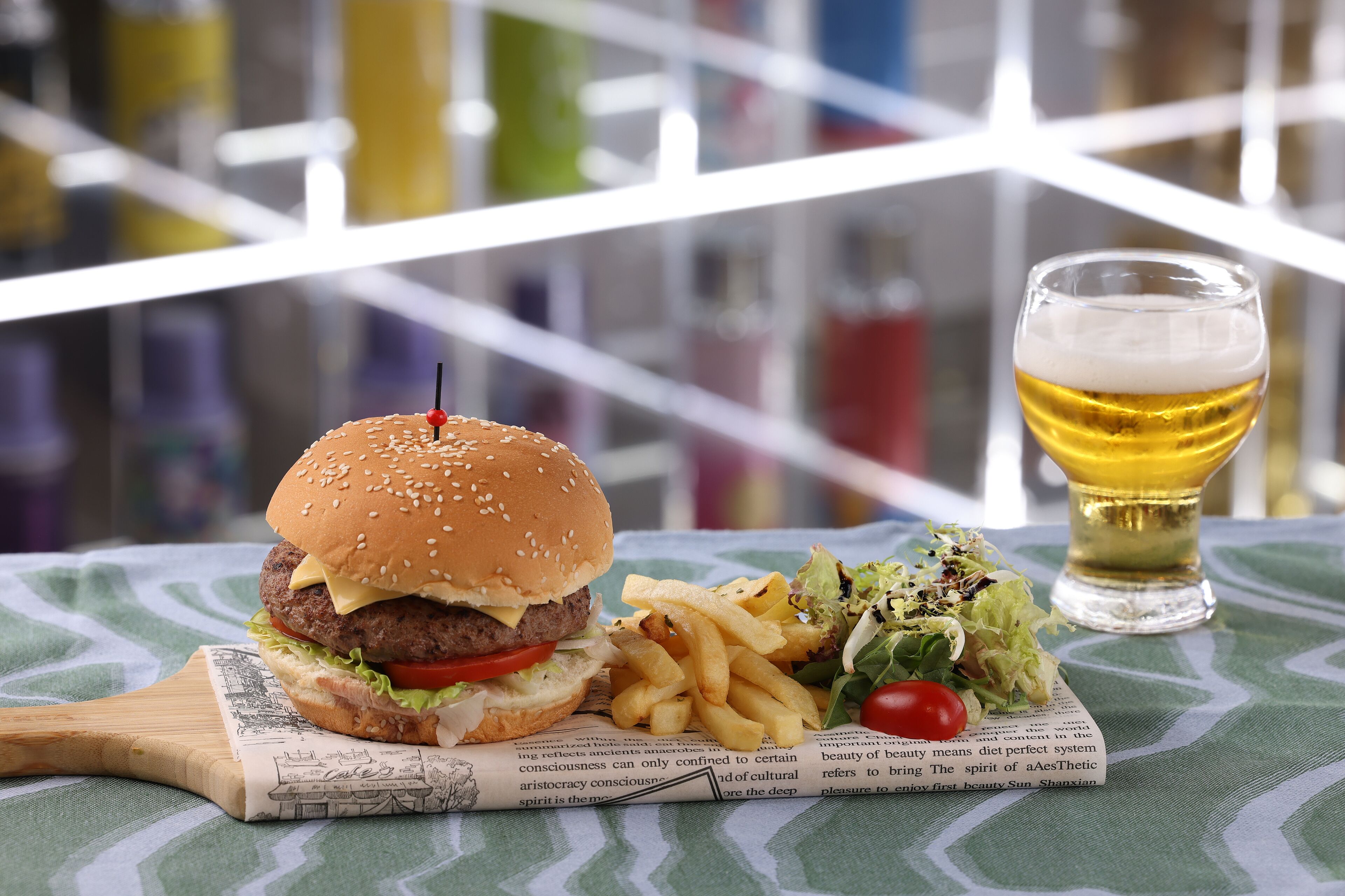 breakfast, lunch, dinner served; international cuisine