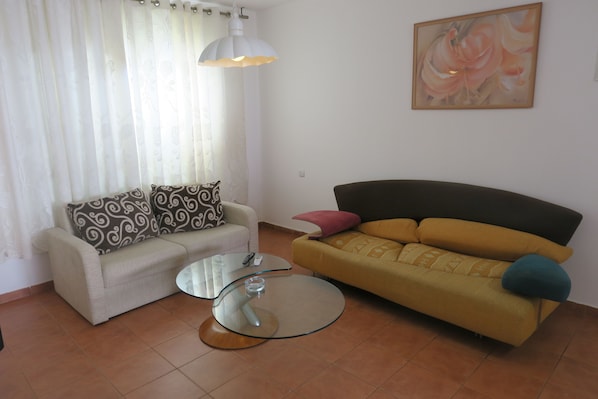 Apartment, 3 Bedrooms | Living area