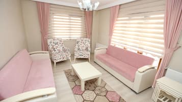 Family Apartment, 2 Bedrooms, Sea View, Sea Facing | Living room