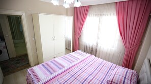 Family Apartment, 2 Bedrooms, Sea View, Sea Facing | Premium bedding, soundproofing, cribs/infant beds, free WiFi