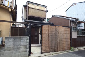 Front of property - Kyo Trust (Kyoto)