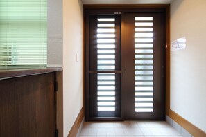 Interior entrance - Kyo Trust (Kyoto)