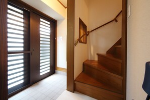 Interior entrance - Kyo Trust (Kyoto)