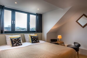 Standard Double Room, 1 King Bed, Non Smoking | Free WiFi