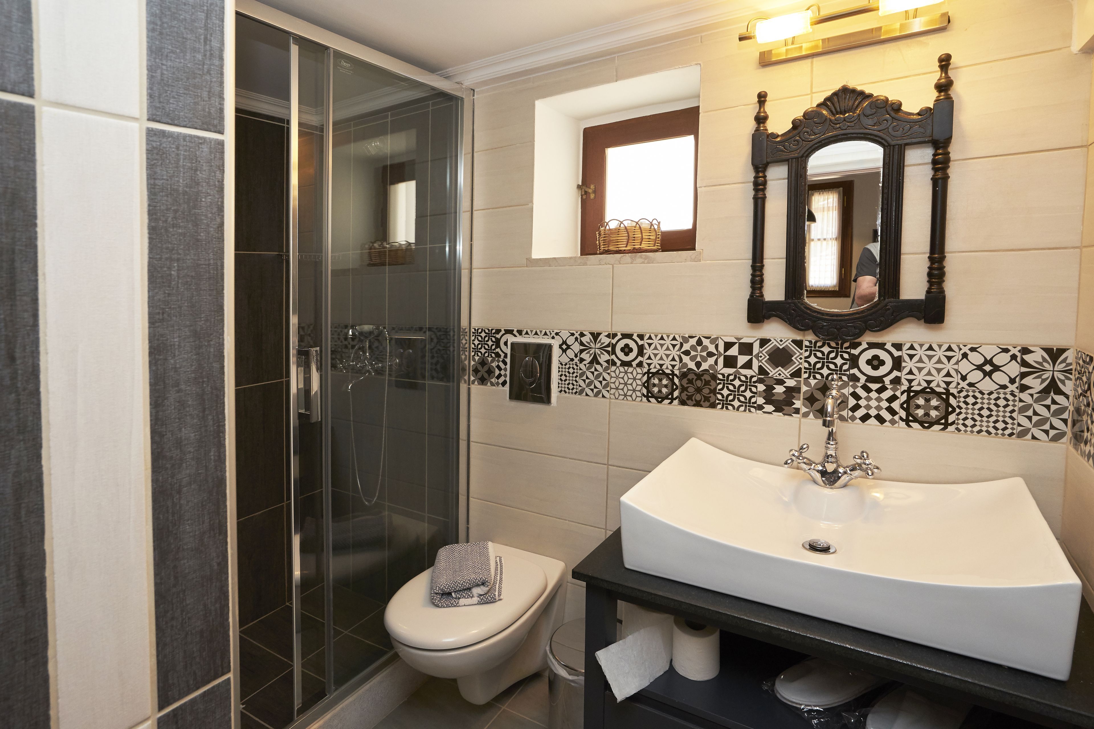 superior apartment, 1 bedroom | bathroom | shower, deep-soaking bathtub, free toiletries, hair dryer