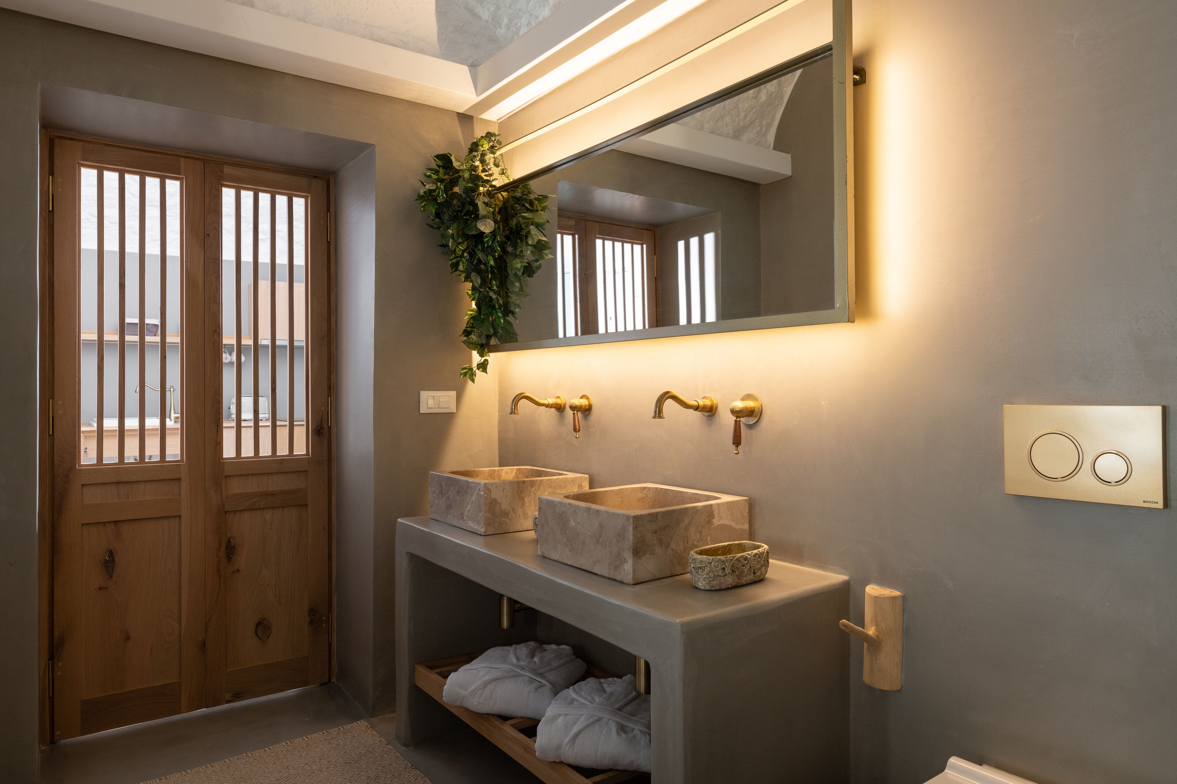 Elite Room | Bathroom | Shower, deep-soaking bathtub, free toiletries, hair dryer