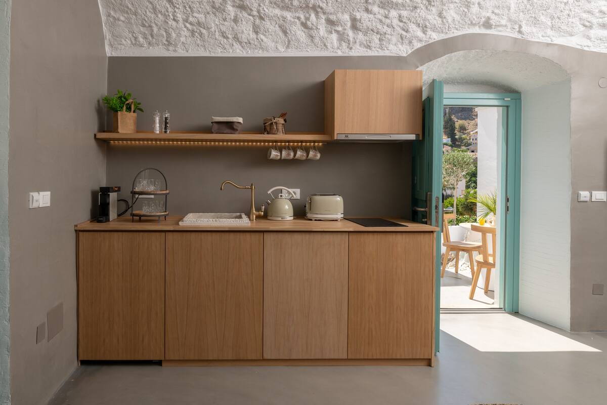 elite room | private kitchen | full-sized fridge, oven, stovetop, coffee/tea maker